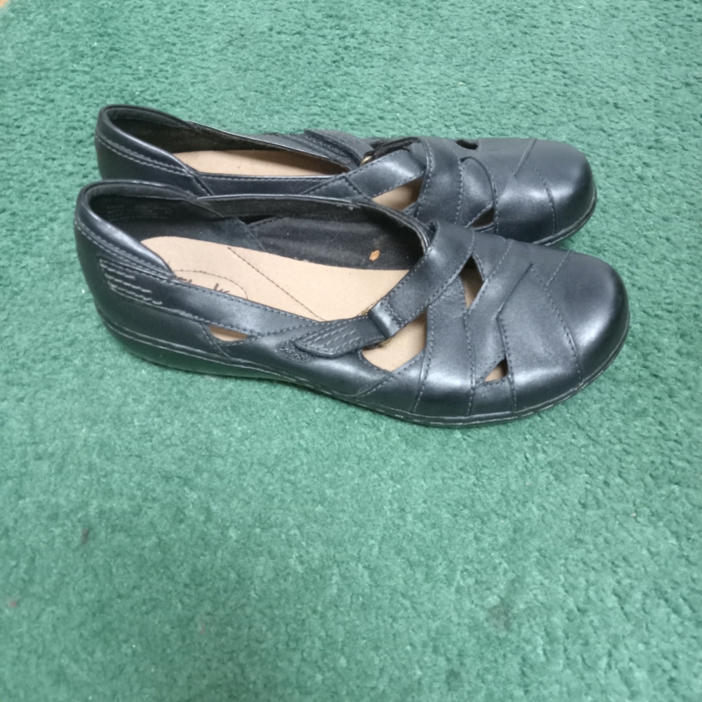 Clarks Cora Leather Black Sandals Flats  Grandmacore Shoes - Picture 2 of 5